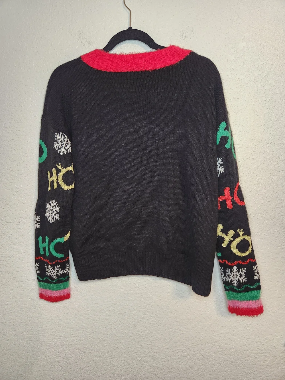 Blizzard bay Flamingo ho ho ho Black & Pink Holiday V‑Neck Sweater M